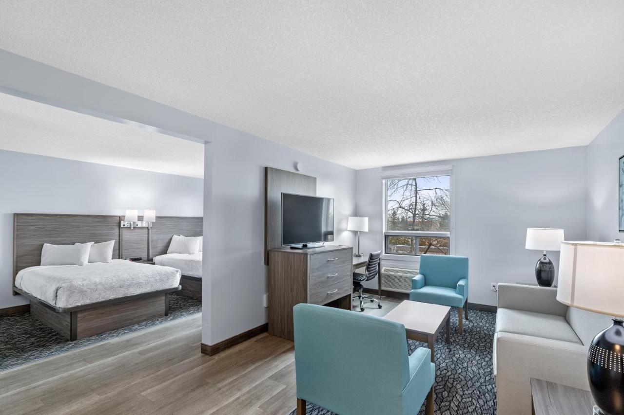 Emerald Hotel & Suites Calgary Airport Exterior foto