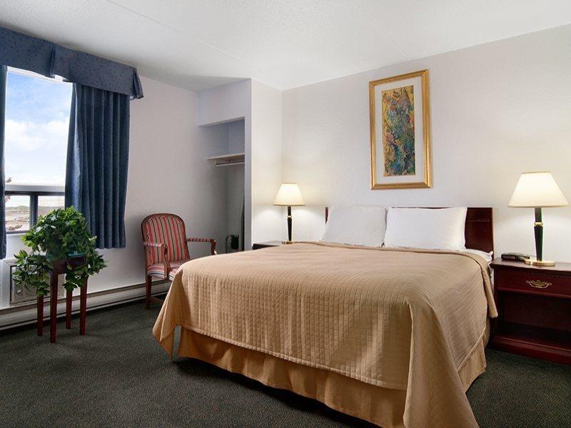 Emerald Hotel & Suites Calgary Airport Exterior foto