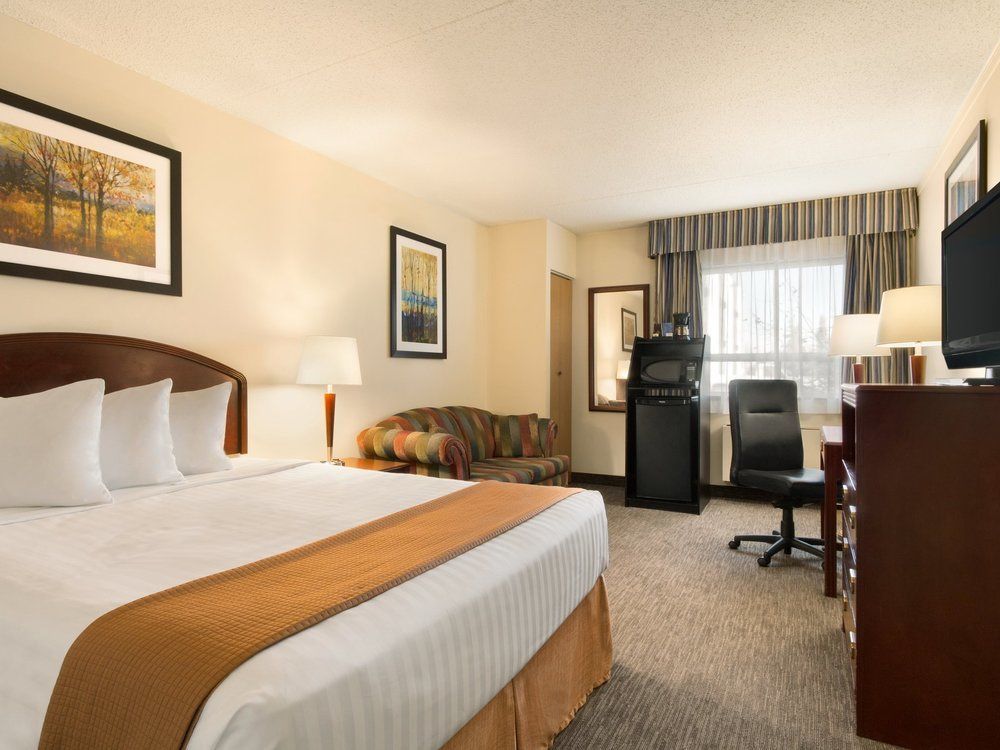 Emerald Hotel & Suites Calgary Airport Exterior foto