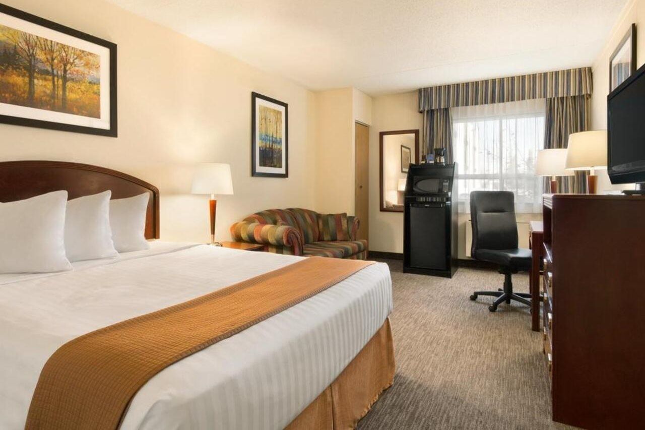 Emerald Hotel & Suites Calgary Airport Exterior foto